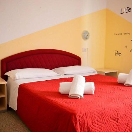 Hotel Cirene Rimini Buitenkant foto