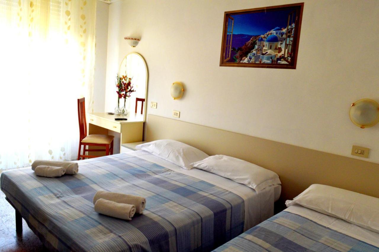 Hotel Cirene Rimini Buitenkant foto