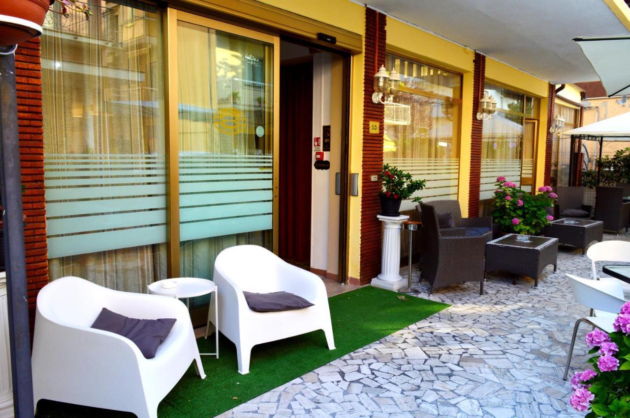 Hotel Cirene Rimini Buitenkant foto