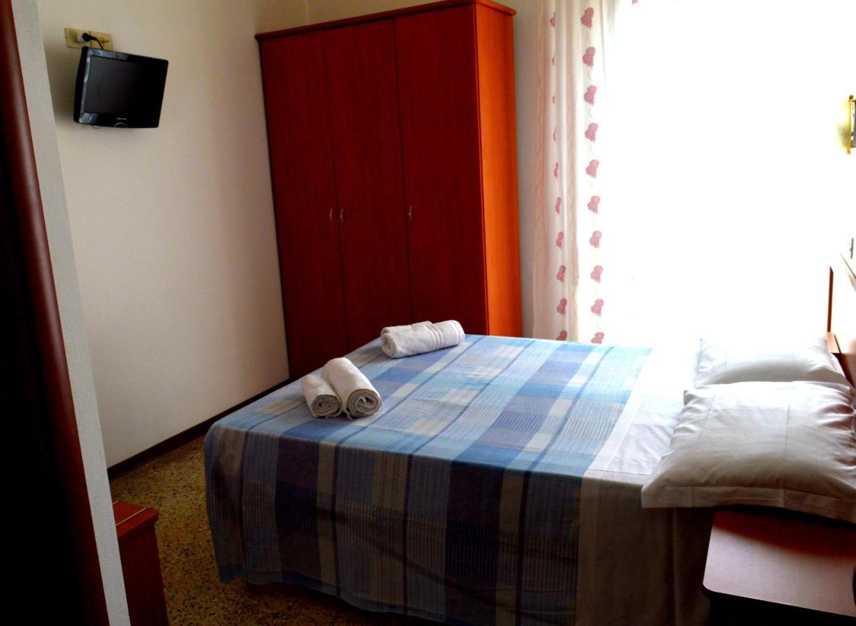 Hotel Cirene Rimini Buitenkant foto