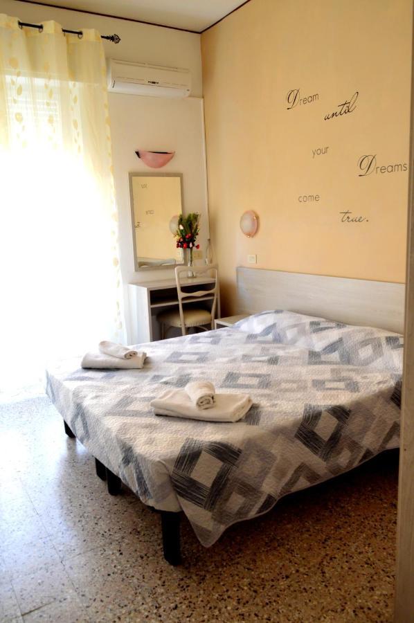 Hotel Cirene Rimini Buitenkant foto