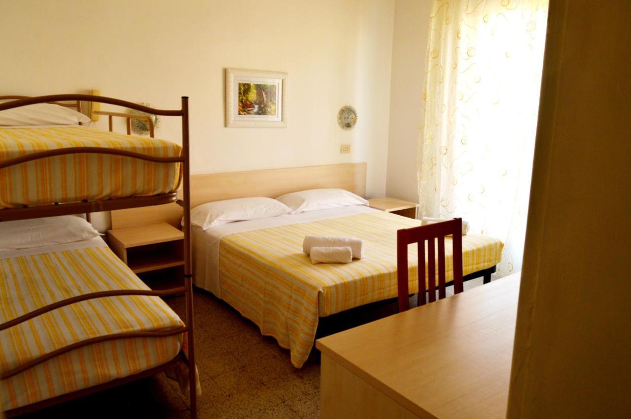 Hotel Cirene Rimini Buitenkant foto