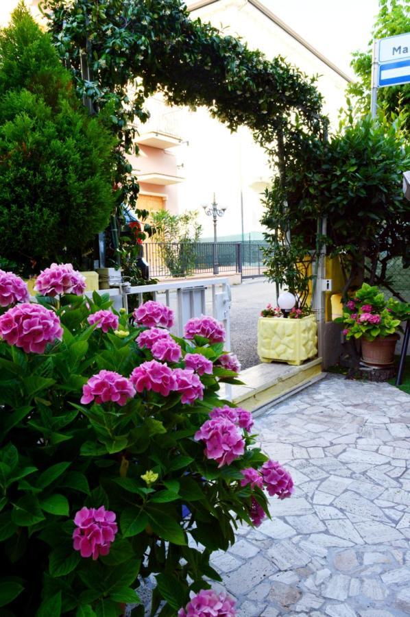 Hotel Cirene Rimini Buitenkant foto