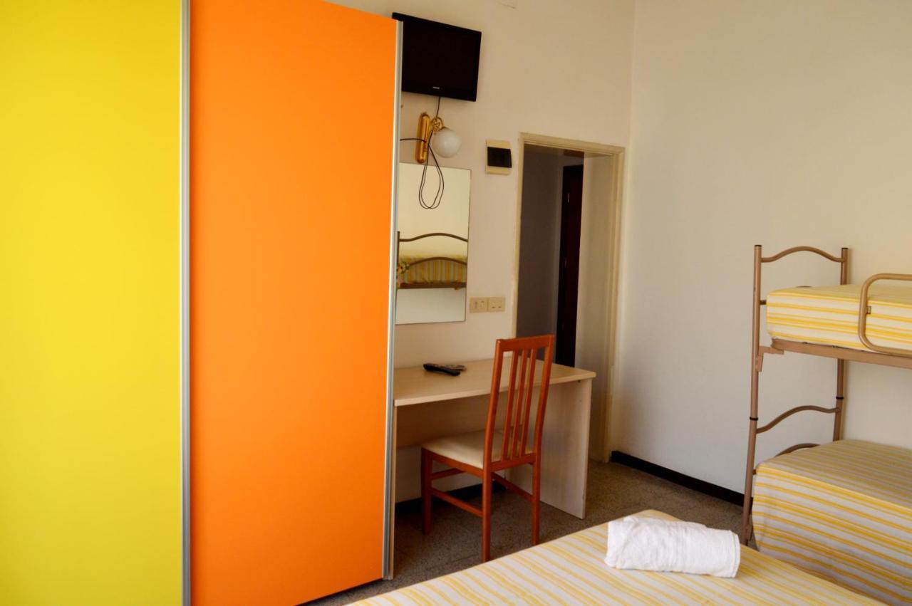 Hotel Cirene Rimini Buitenkant foto