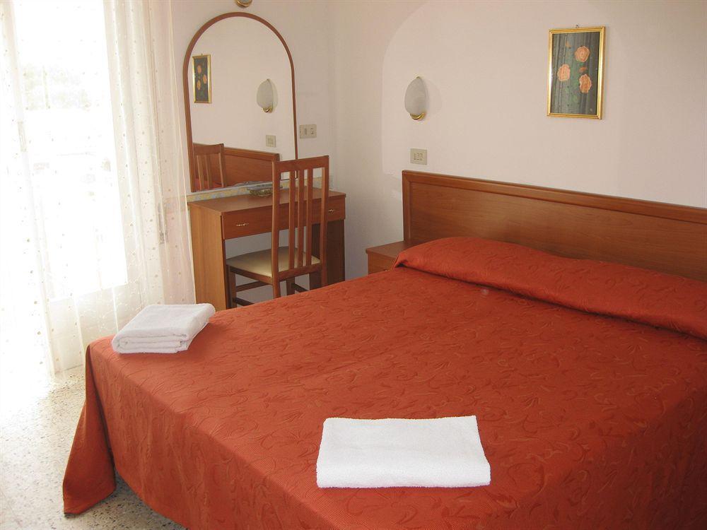 Hotel Cirene Rimini Buitenkant foto