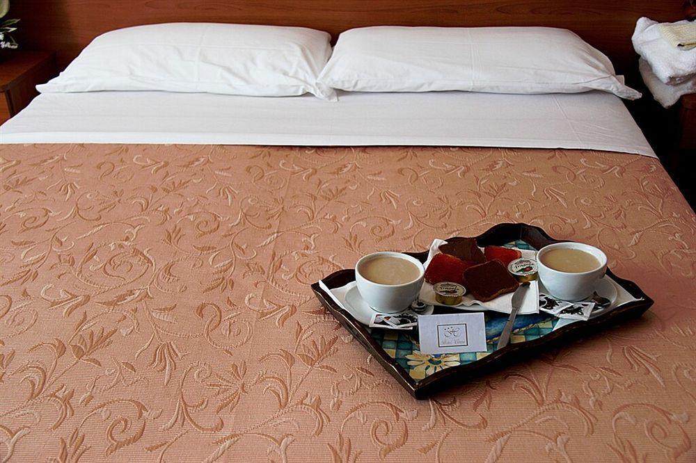 Hotel Cirene Rimini Buitenkant foto