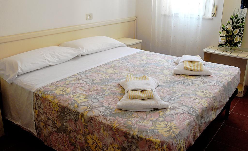Hotel Cirene Rimini Kamer foto