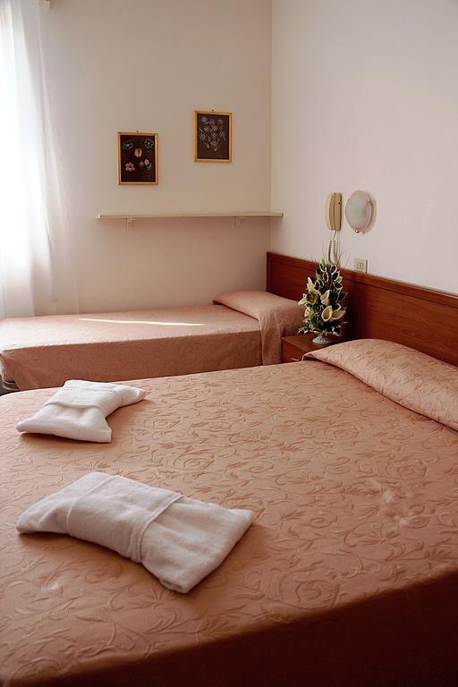 Hotel Cirene Rimini Kamer foto